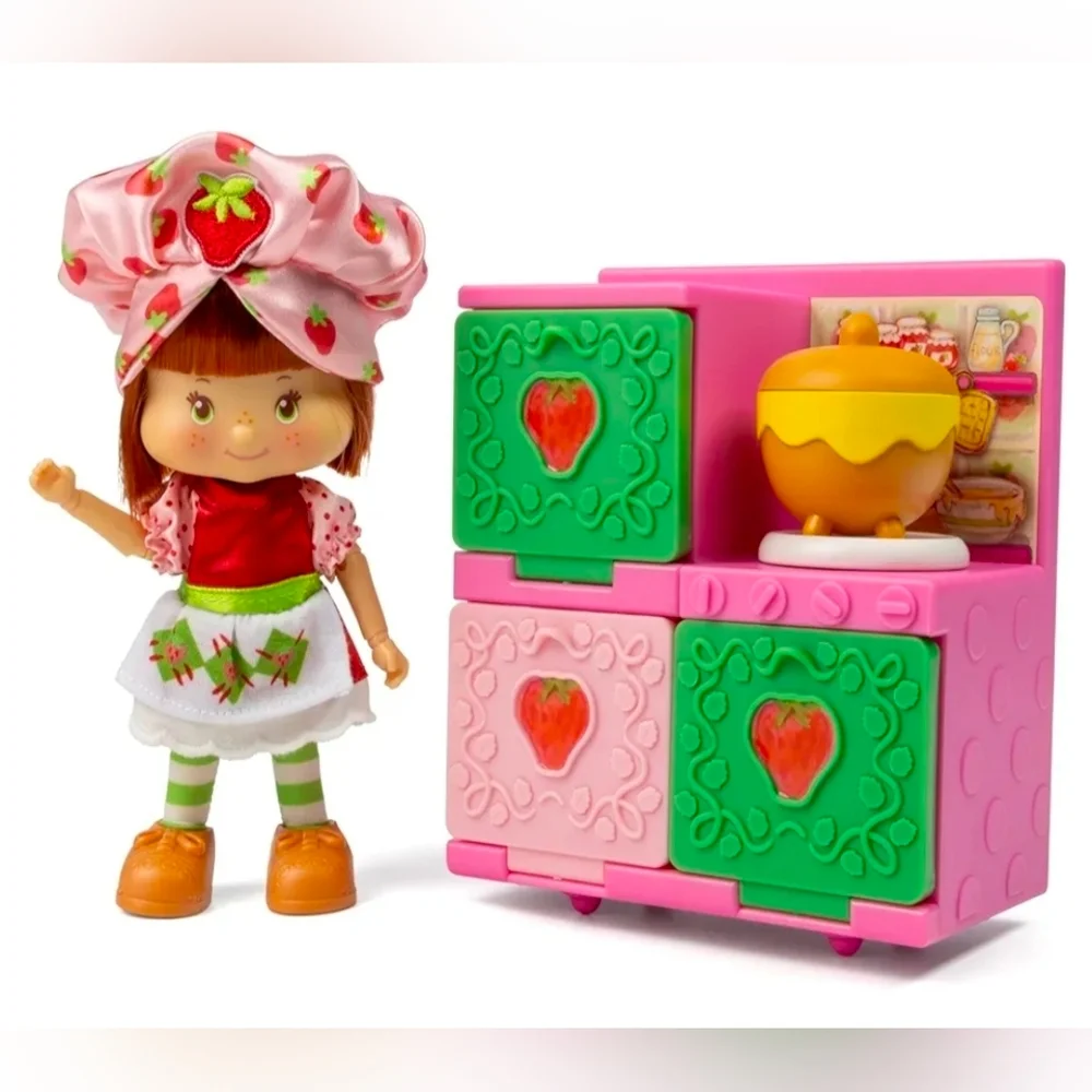 Strawberry Shortcake 5.5-inch Posable Fashion Doll in Playset - Picture 1 of 7